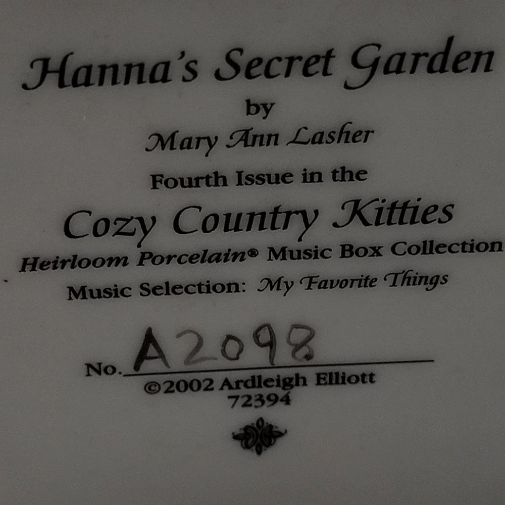 Annabell's Simple Pleasures Cozy Country Kitties Mary Ann Lasher Music Box